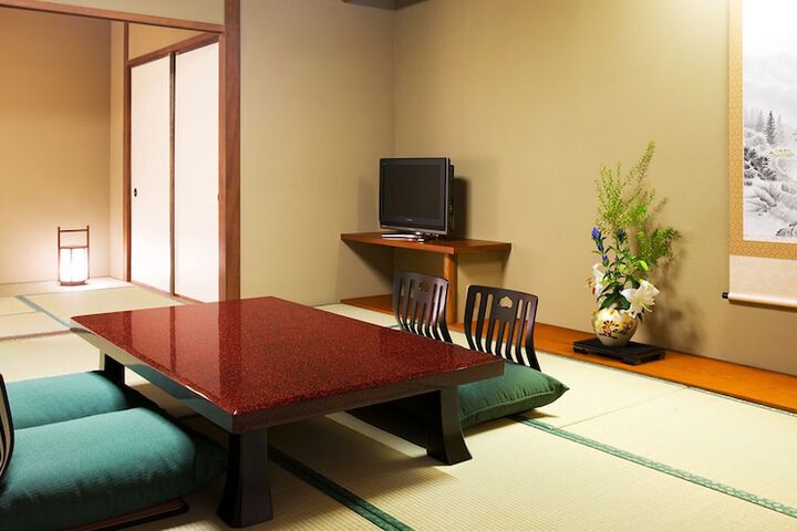 Room 9 of 63