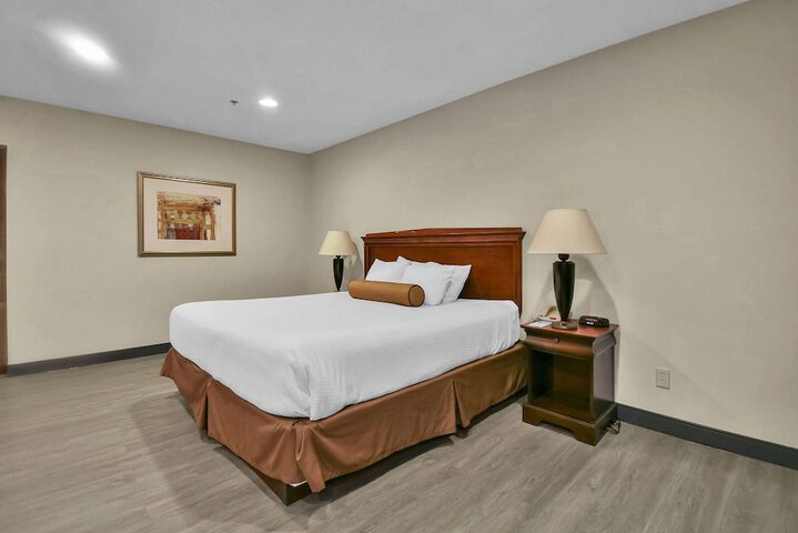 1 King Bed (3 of 12)