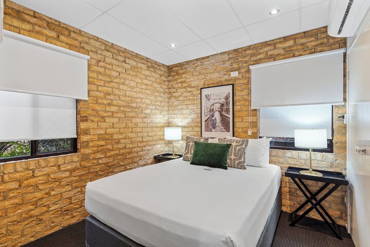 Room 15 of 90