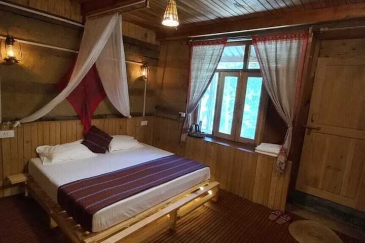 Room 9 of 34