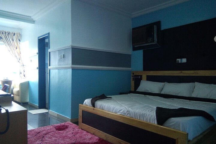 Room 11 of 23