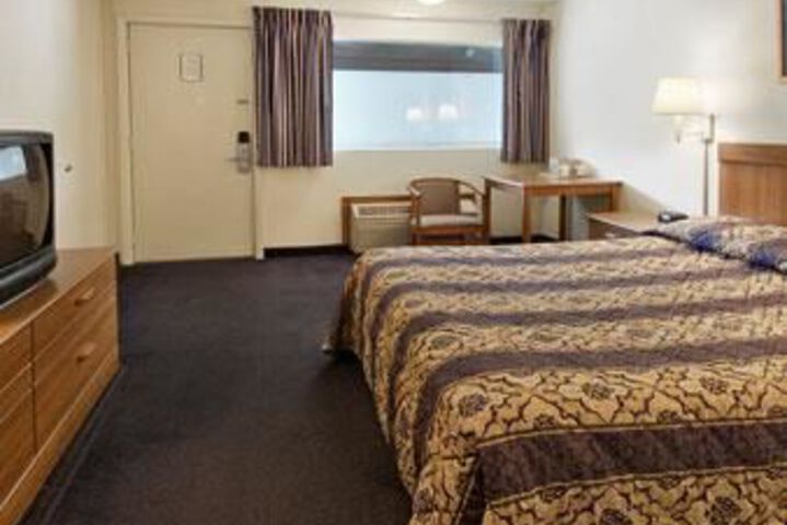 Room 8 of 12