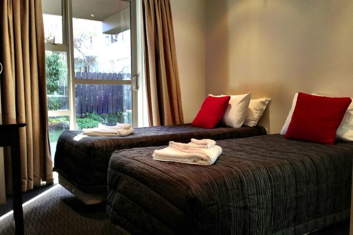 Room 3 of 108