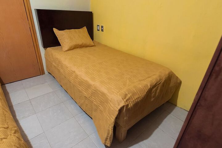 Room 5 of 10