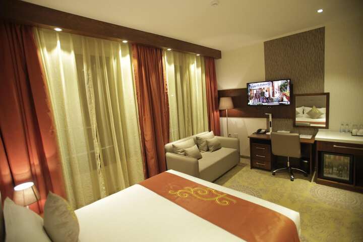 Room 15 of 38