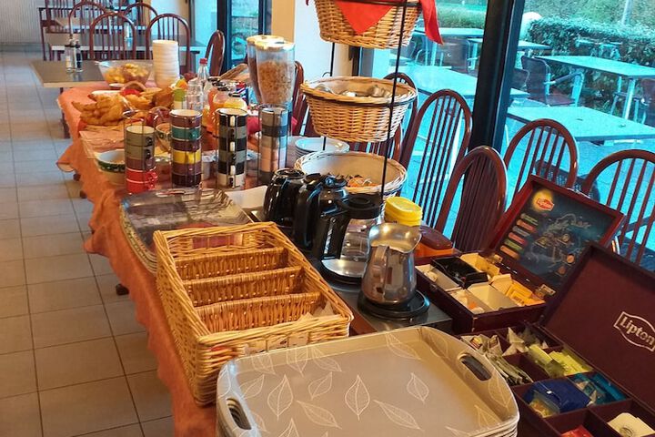 Breakfast/Coffee Service 19 of 49