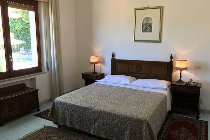 Room 6 of 56