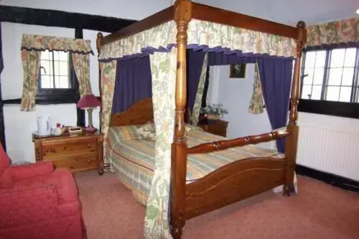 Room 3 of 9