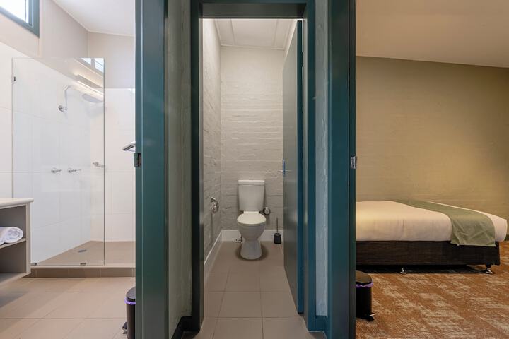 Room 30 of 42