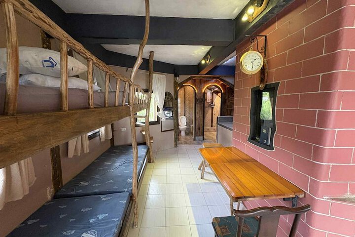 Room 6 of 16