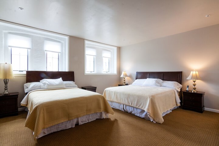 Deluxe King Bed (3 of 41)