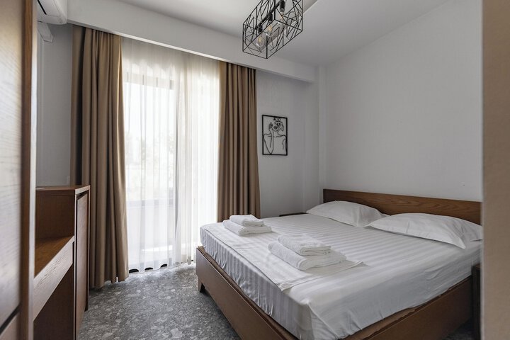 Room 2 of 25