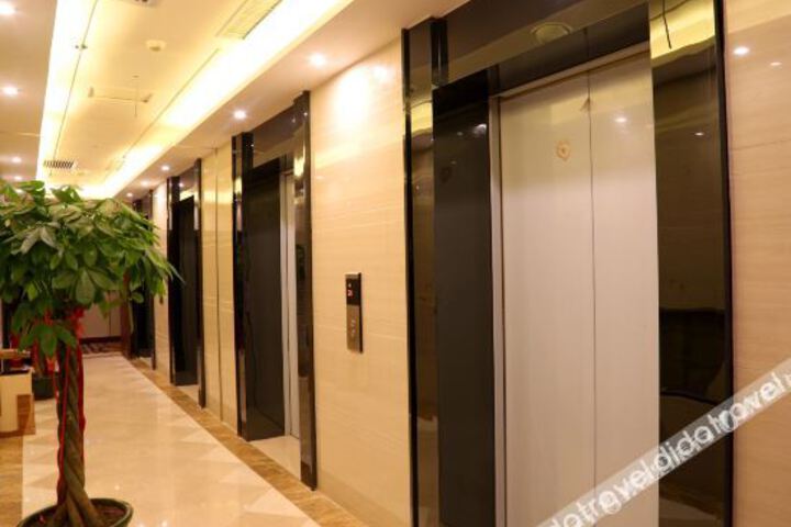 Hotel Interior 12 of 33