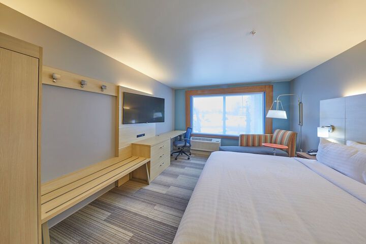 Room 9 of 37