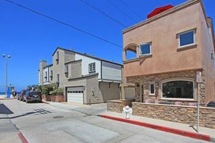 Exterior of 24th St. 68244 by RedAwning