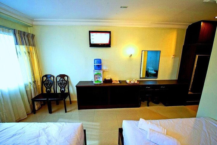 Room 6 of 34