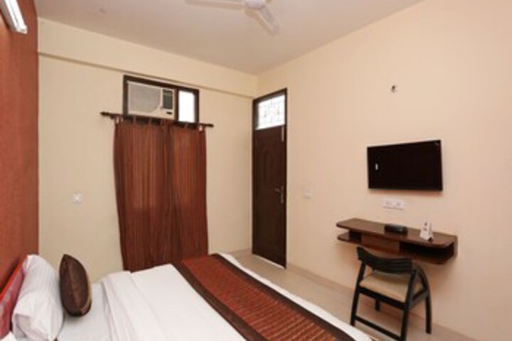 Room 17 of 25