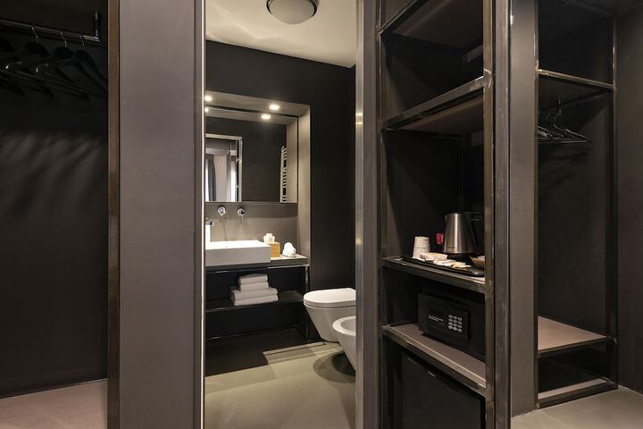 Room 44 of 72