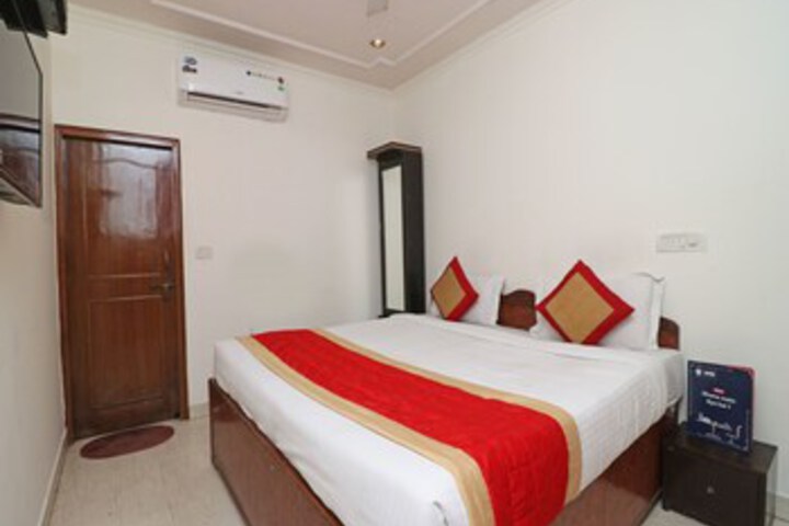 Room 13 of 23