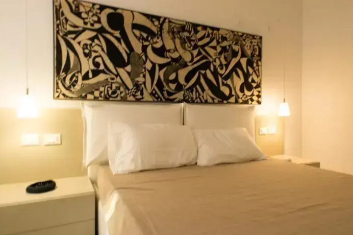 Room 2 of 7