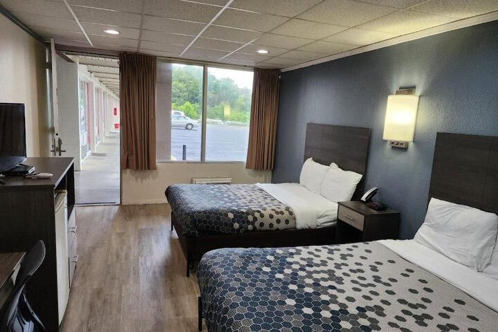 Room 6 of 16