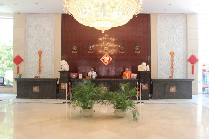 Hotel Lobby