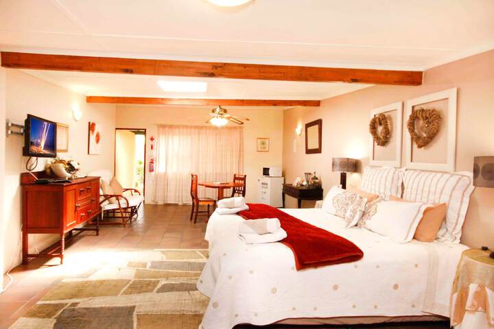 Room 3 of 85