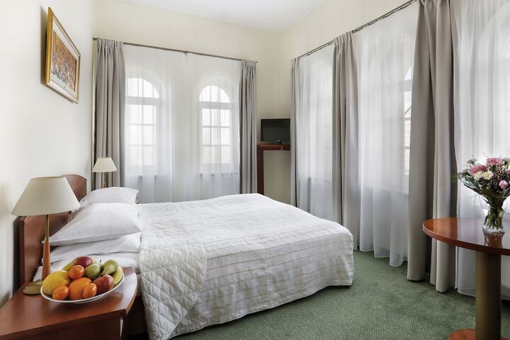 Room 7 of 42