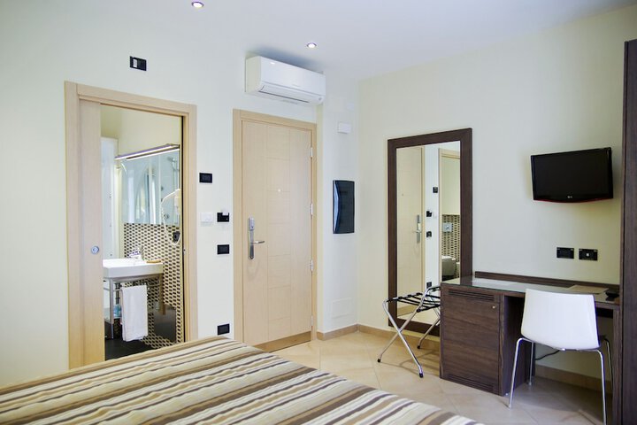 Room 12 of 23