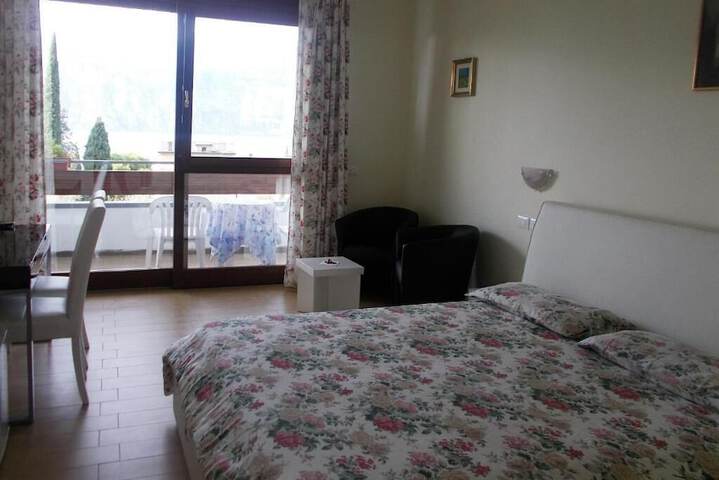 Room 13 of 34
