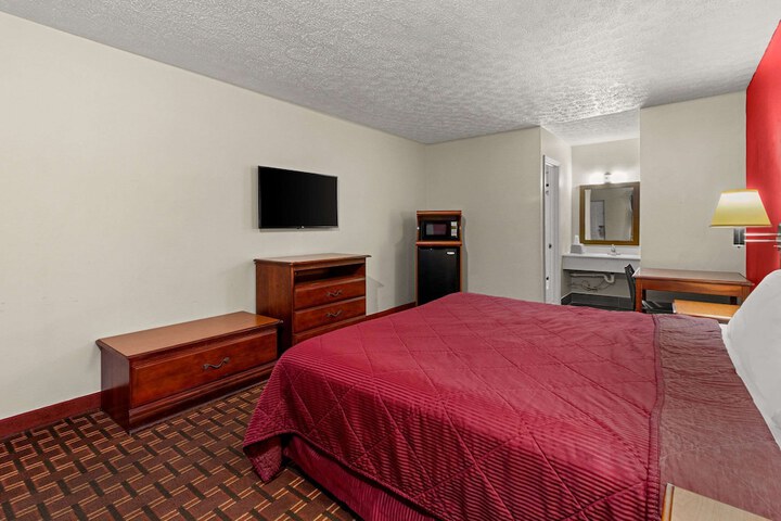 1 King Bed (16 of 17)