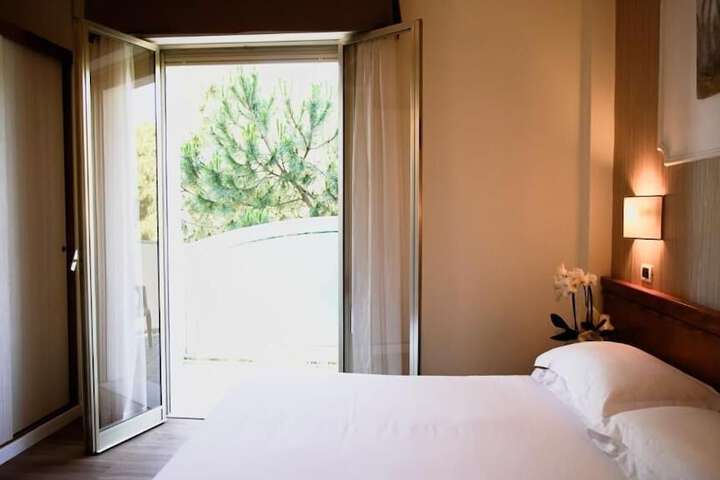 Room 45 of 99