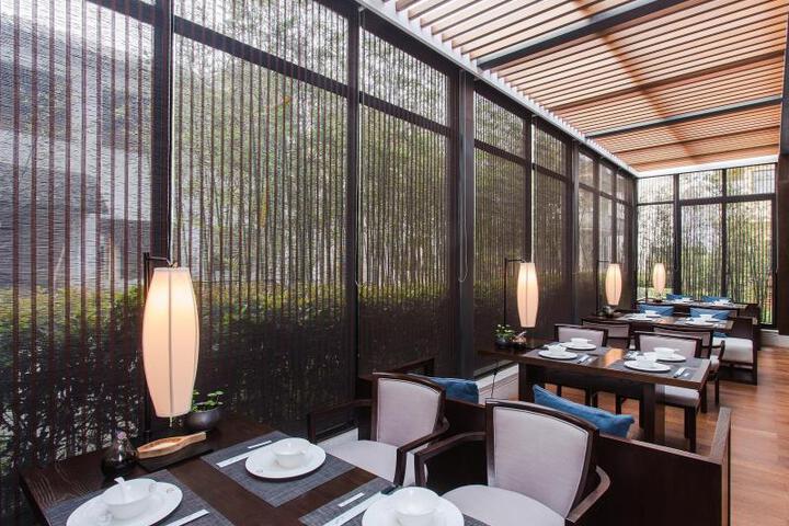 Dining 4 of 7