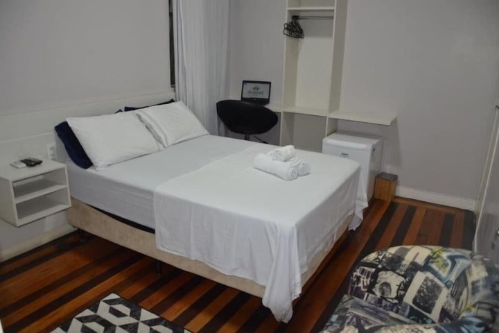 Room 9 of 18