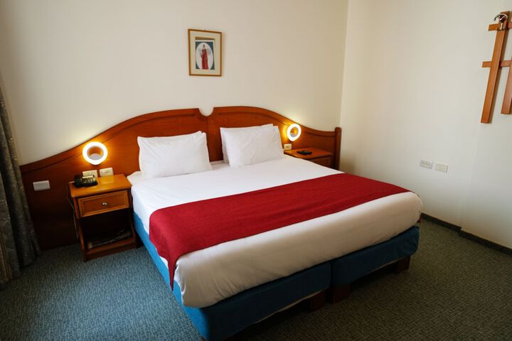 Room 32 of 74