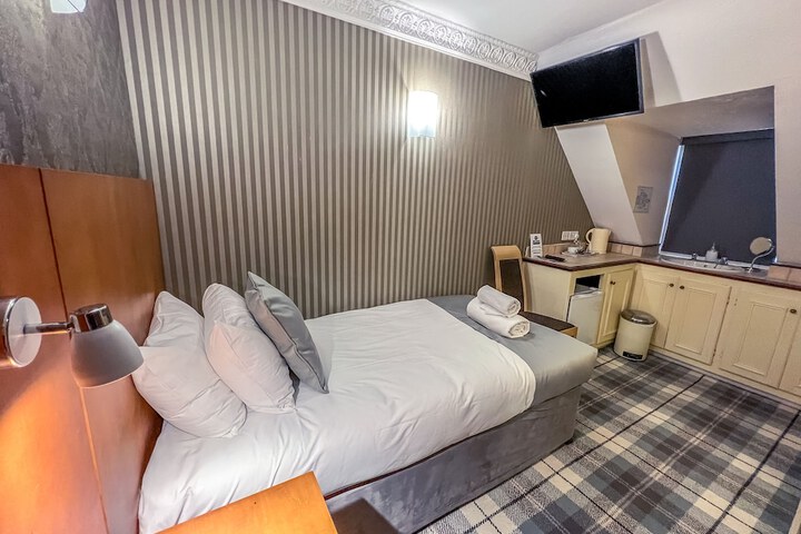 Room 34 of 97