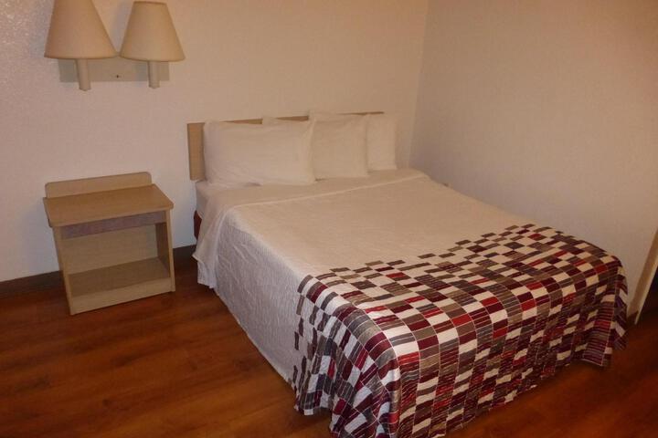 1 Queen Bed (14 of 24)