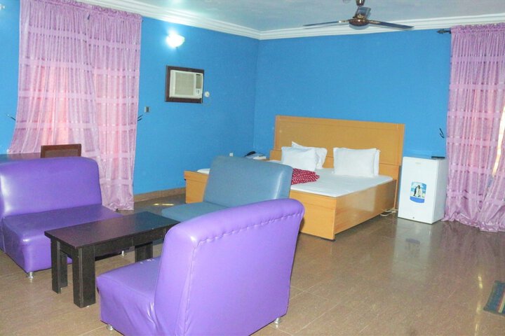 Room 11 of 20