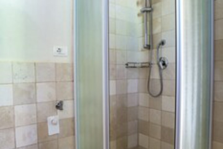 Room 9 of 36