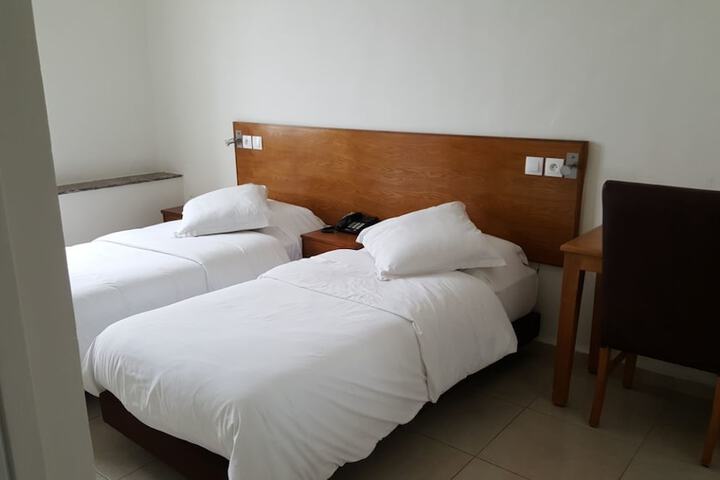 Room 5 of 16
