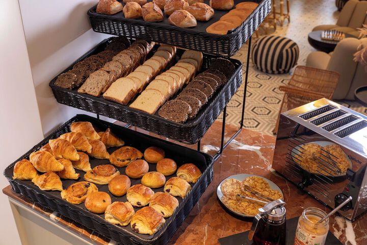 Breakfast/Coffee Service 96 of 108