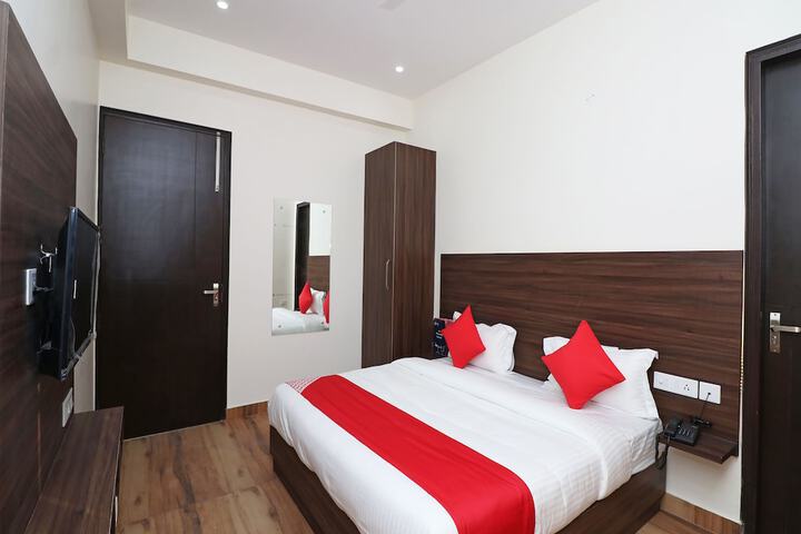 Room 5 of 11
