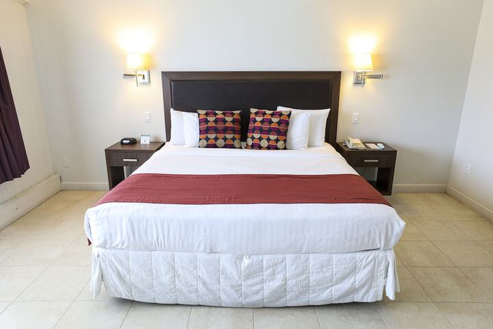 1 King Bed (2 of 5)