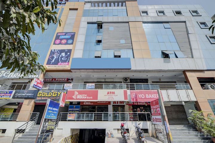 OYO 28033 PRADHA GRAND