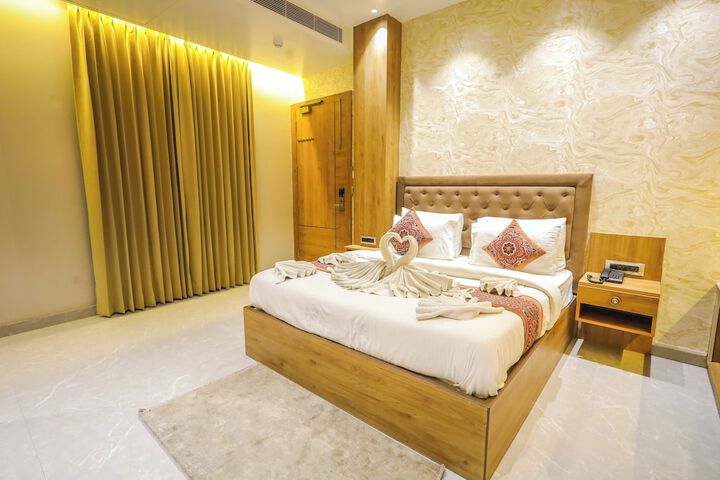 Room 16 of 40
