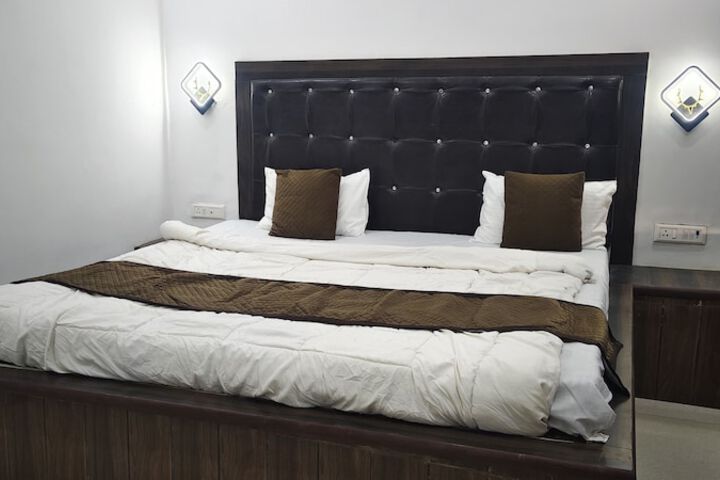 Room 12 of 24