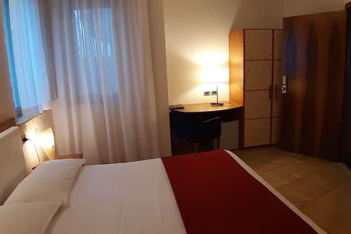 Room 11 of 94