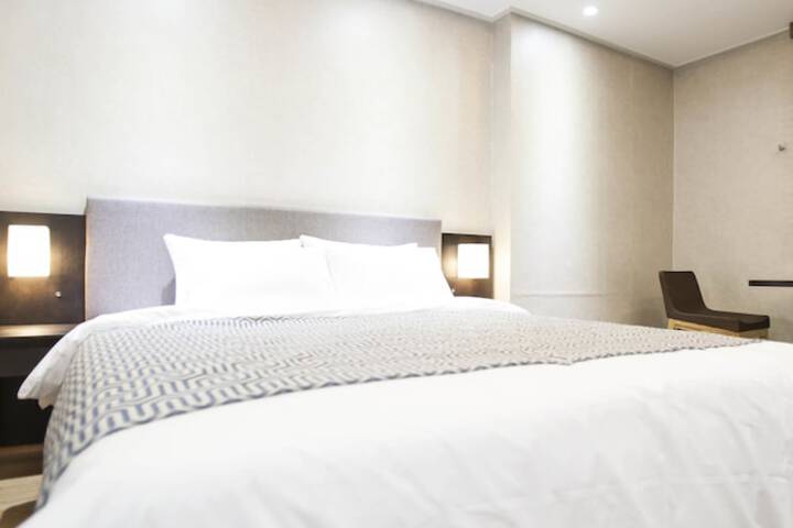 Room 20 of 119
