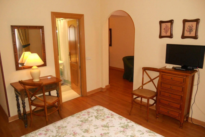 Room 6 of 18