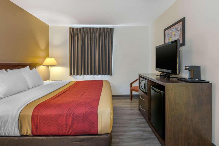 1 King Bed (4 of 14)